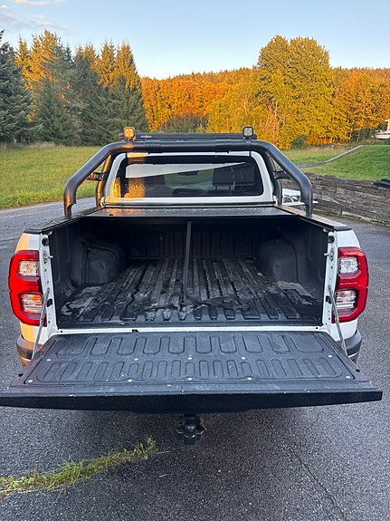 Toyota HiLux 26 of 30
