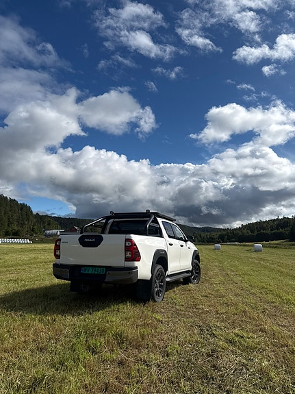 Toyota HiLux 9 of 30
