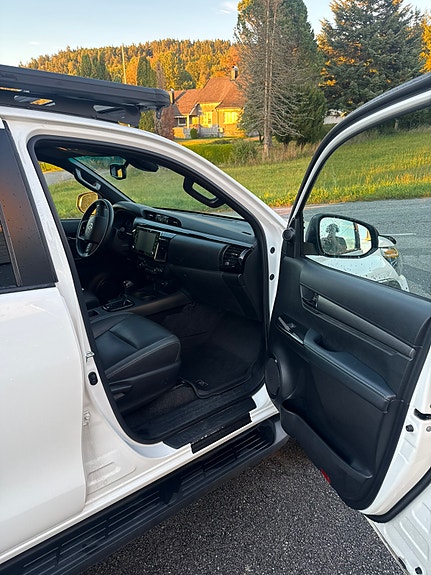 Toyota HiLux 16 of 30