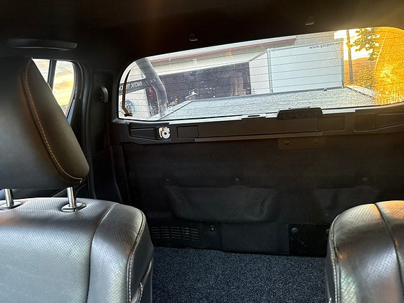 Toyota HiLux 21 of 30