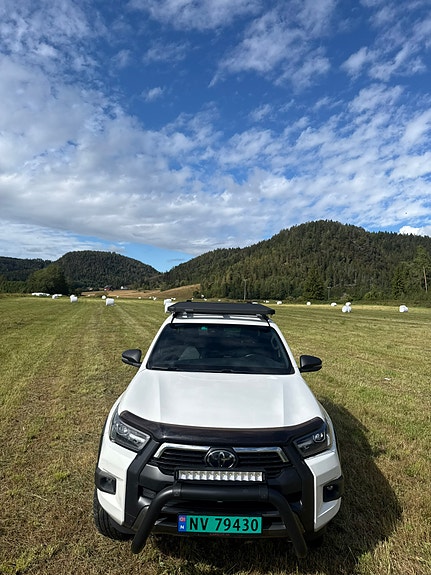 Toyota HiLux 11 of 30