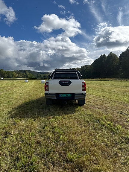 Toyota HiLux 8 of 30