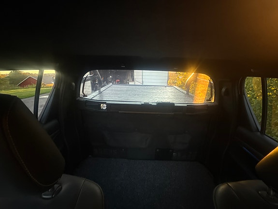 Toyota HiLux 22 of 30