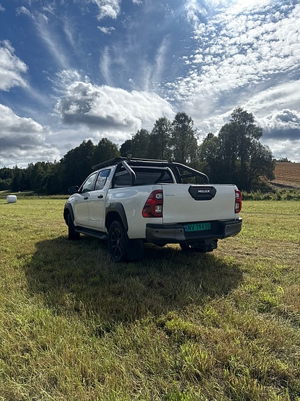 Toyota HiLux 10 of 30