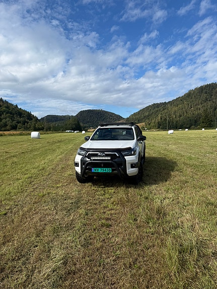 Toyota HiLux 3 of 30