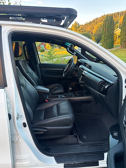 Toyota HiLux 15 of 30