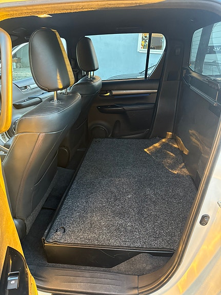 Toyota HiLux 20 of 30