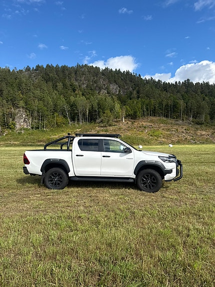 Toyota HiLux 6 of 30