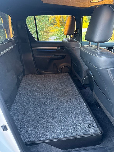 Toyota HiLux 24 of 30