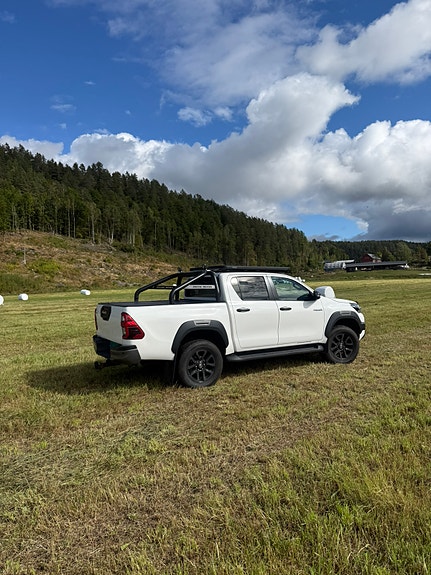 Toyota HiLux 7 of 30