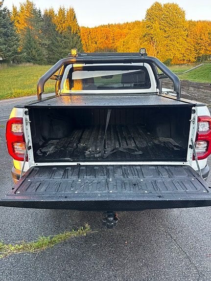 Toyota HiLux 25 of 30