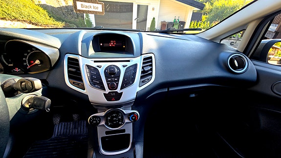 Ford Fiesta 23 of 27