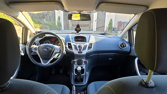 Ford Fiesta 13 of 27