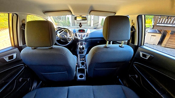 Ford Fiesta 12 of 27