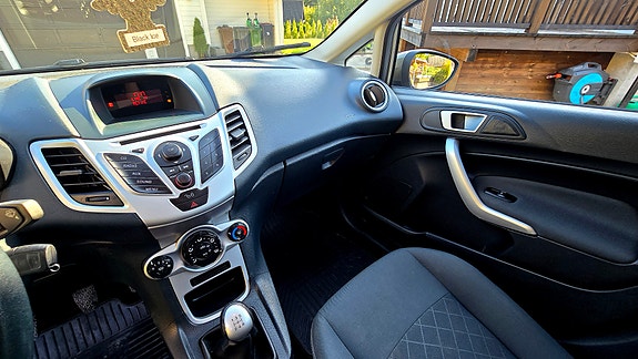 Ford Fiesta 22 of 27