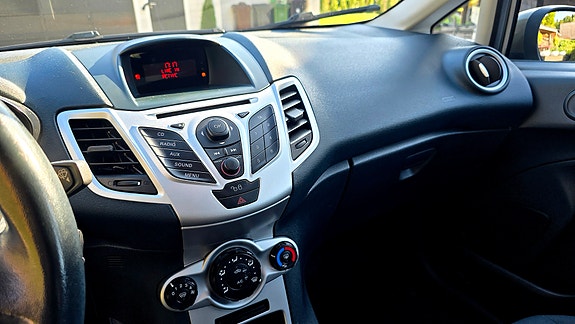 Ford Fiesta 21 of 27
