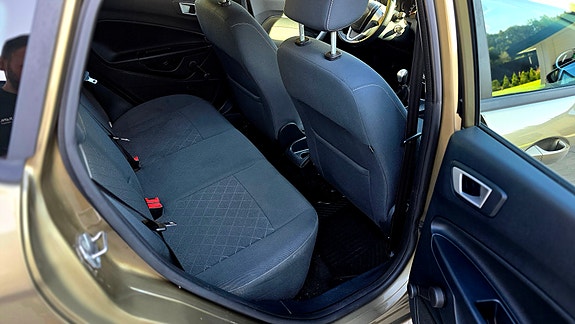Ford Fiesta 14 of 27