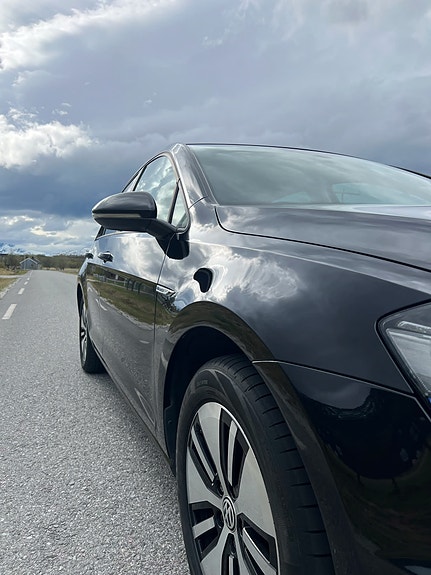 Volkswagen e-Golf VII 6 of 30