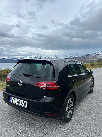 Volkswagen e-Golf VII 22 of 30