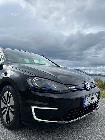 Volkswagen e-Golf VII 2 of 30