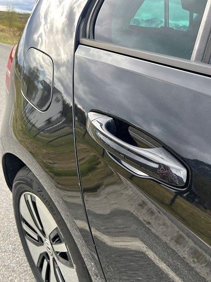 Volkswagen e-Golf VII 9 of 30