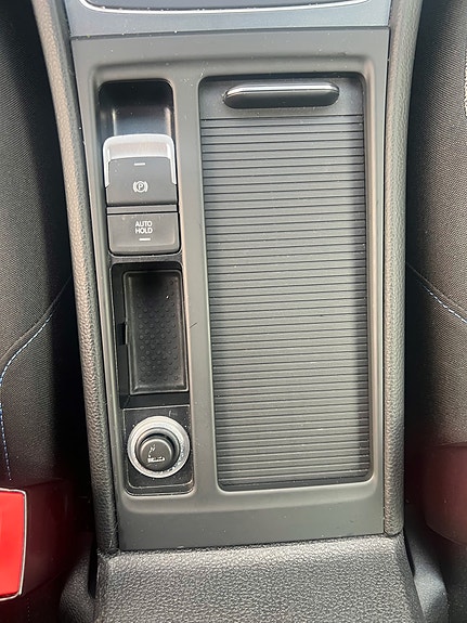 Volkswagen e-Golf VII 23 of 30
