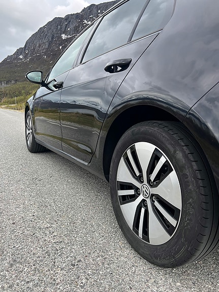 Volkswagen e-Golf VII 13 of 30