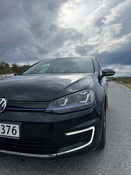 Volkswagen e-Golf VII 4 of 30
