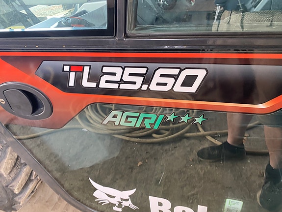 Bobcat Tl2560 agri 5 of 7