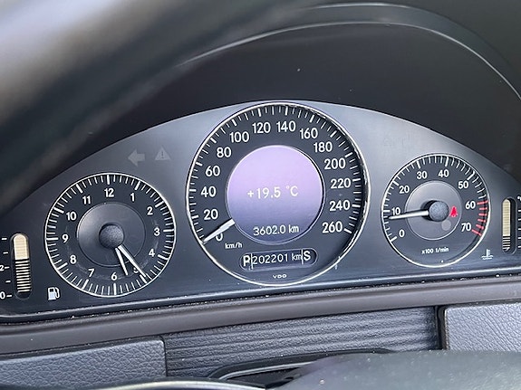 Mercedes-Benz CLK200 9 of 18