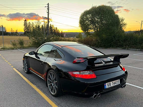 Porsche 911 16 of 30