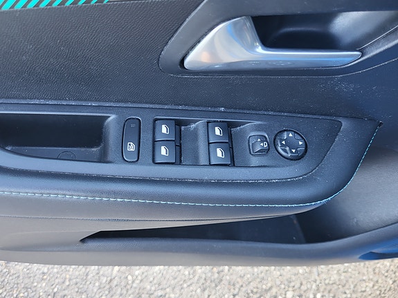Peugeot 208 22 of 25
