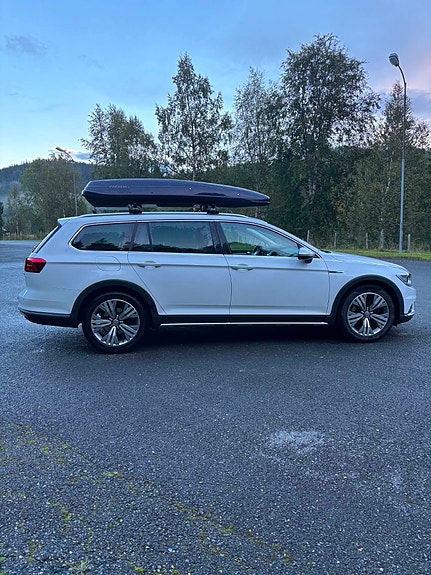 Volkswagen Passat Alltrack 3 of 24