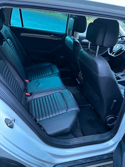 Volkswagen Passat Alltrack 14 of 24