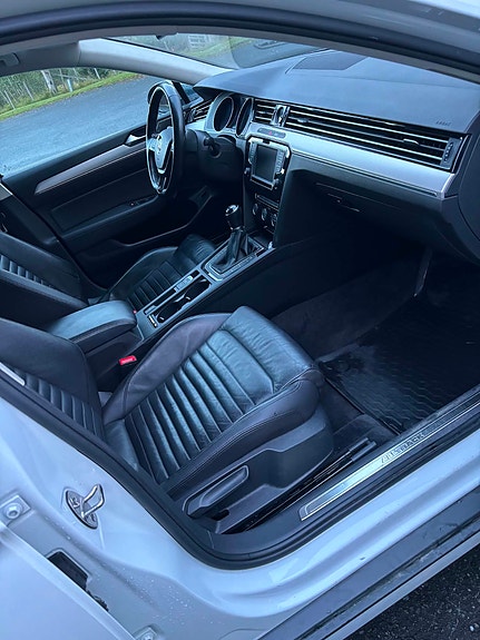 Volkswagen Passat Alltrack 13 of 24