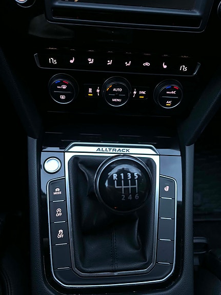 Volkswagen Passat Alltrack 20 of 24