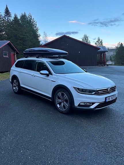 Volkswagen Passat Alltrack 4 of 24