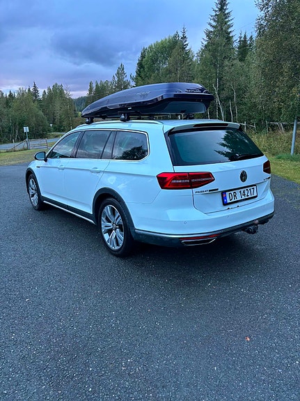 Volkswagen Passat Alltrack 9 of 24
