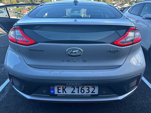 Hyundai IONIQ 11 of 11