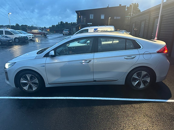 Hyundai IONIQ 3 of 11