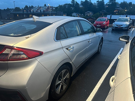 Hyundai IONIQ 4 of 11