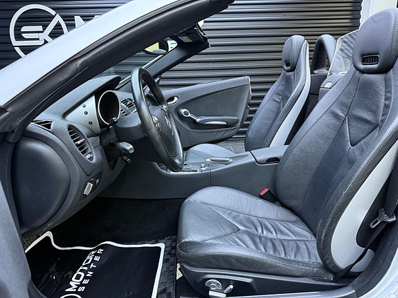 Mercedes-Benz SLK350 23 of 30