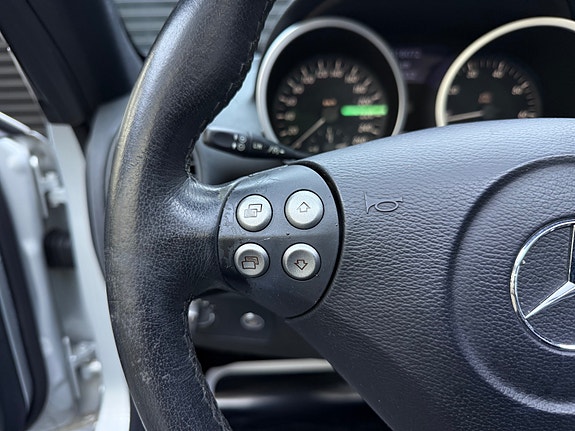 Mercedes-Benz SLK350 15 of 30