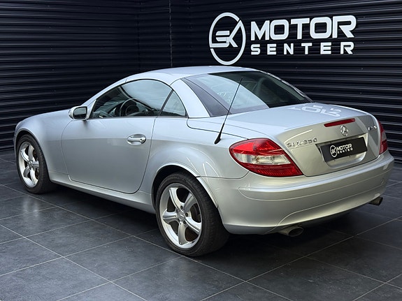 Mercedes-Benz SLK350 4 of 30