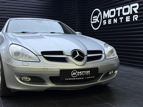 Mercedes-Benz SLK350 6 of 30