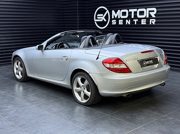 Mercedes-Benz SLK350 2 of 30