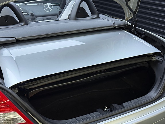 Mercedes-Benz SLK350 25 of 30