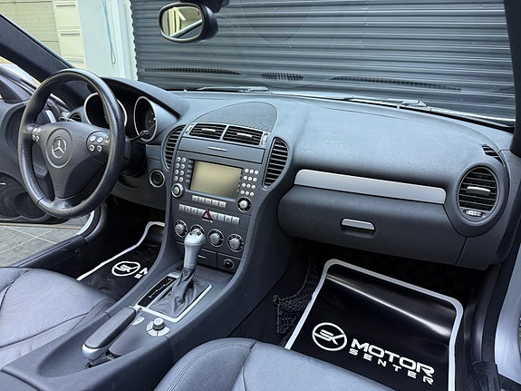 Mercedes-Benz SLK350 13 of 30
