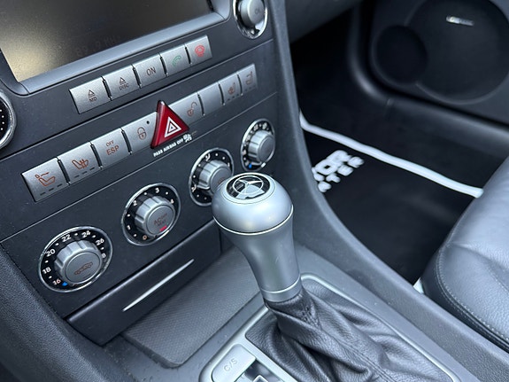 Mercedes-Benz SLK350 21 of 30