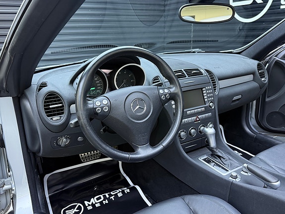 Mercedes-Benz SLK350 12 of 30